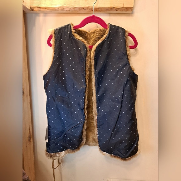Cute faux fur vest, OshKosh, size 12 - Picture 7 of 11
